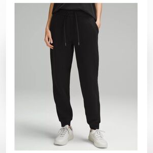 Lululemon High Rise Scuba Jogger Black Size 8